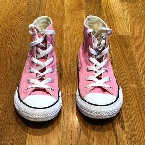 Girls Converse Chuck Taylor high tops size 1.5